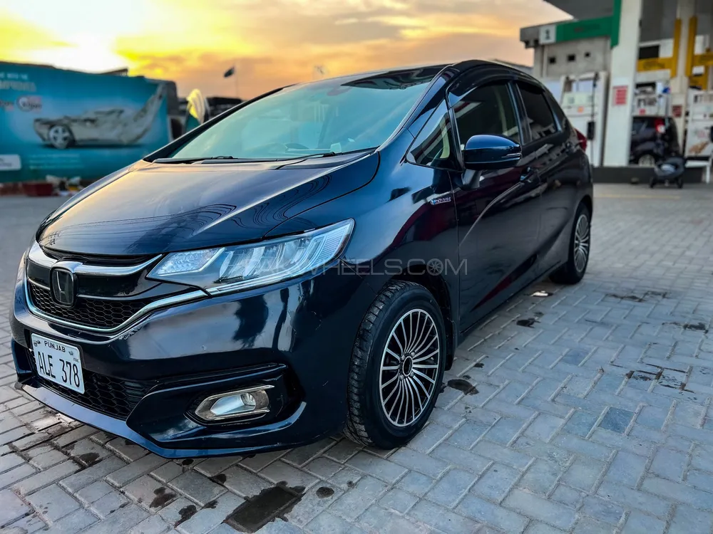 Honda Fit 2018 for Sale in Lahore Image-1