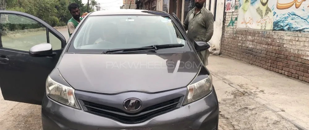 Toyota Vitz 2012 for Sale in Faisalabad Image-1