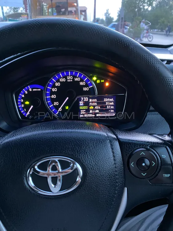 Toyota Corolla Axio 2017 for Sale in Peshawar Image-1