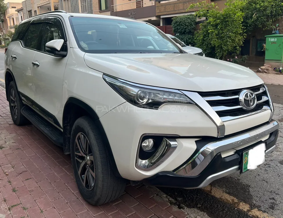 Toyota Fortuner 2017 for Sale in Lahore Image-1