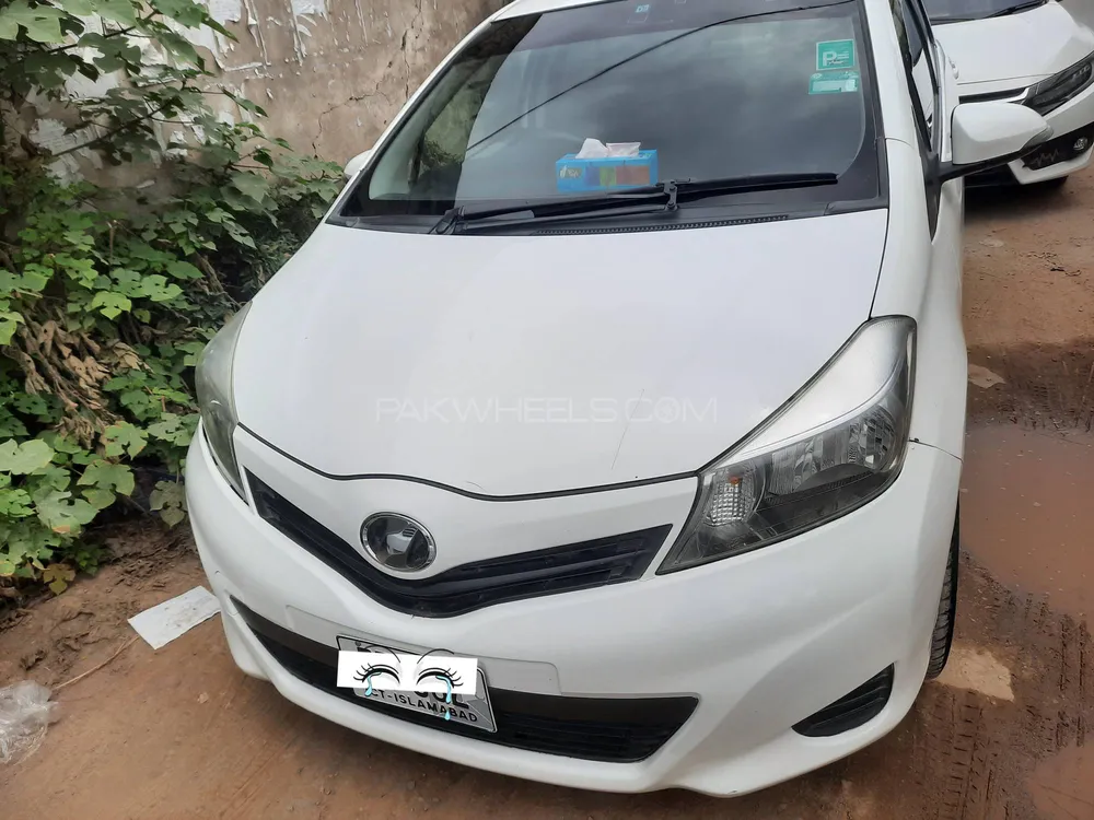 Toyota Vitz 2011 for Sale in Swabi Image-1