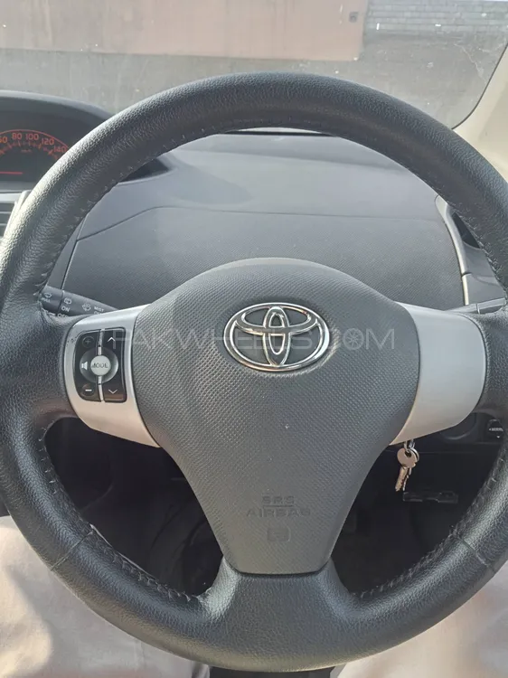 Toyota Vitz 2010 for Sale in Gujrat Image-1