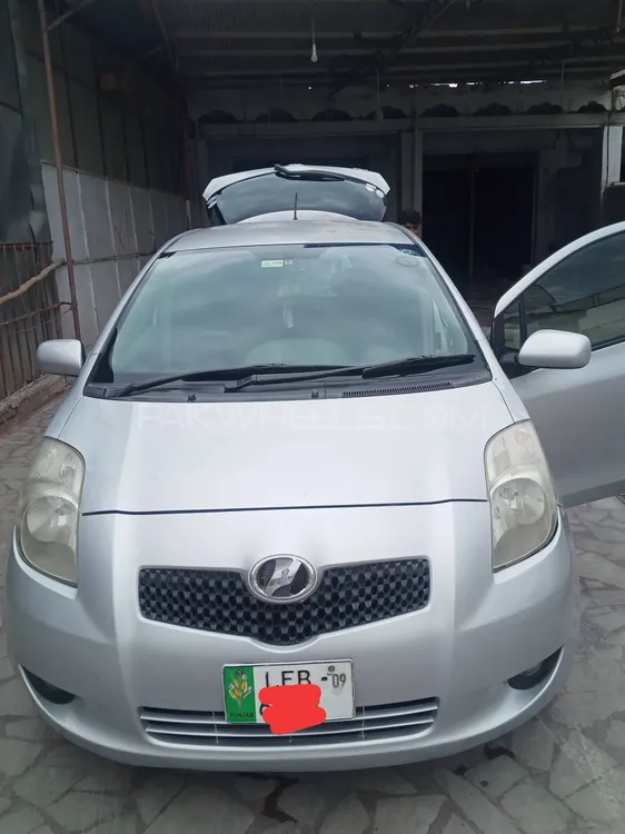 Toyota Vitz 2005 for Sale in Peshawar Image-1