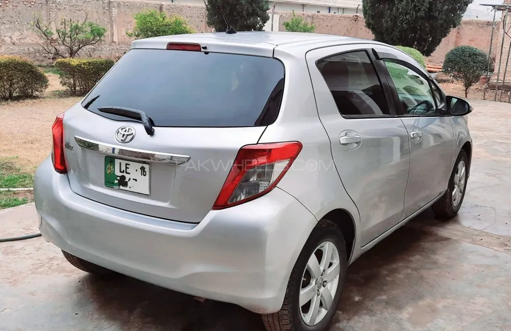 Toyota Vitz 2012 for Sale in Karak Image-1