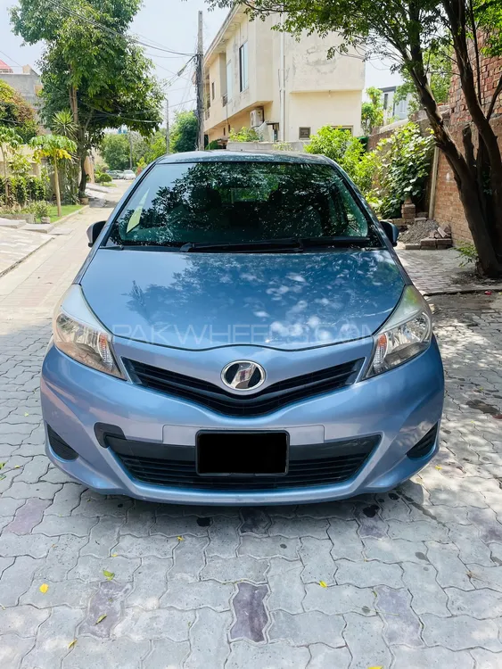 Toyota Vitz 2013 for Sale in Lahore Image-1