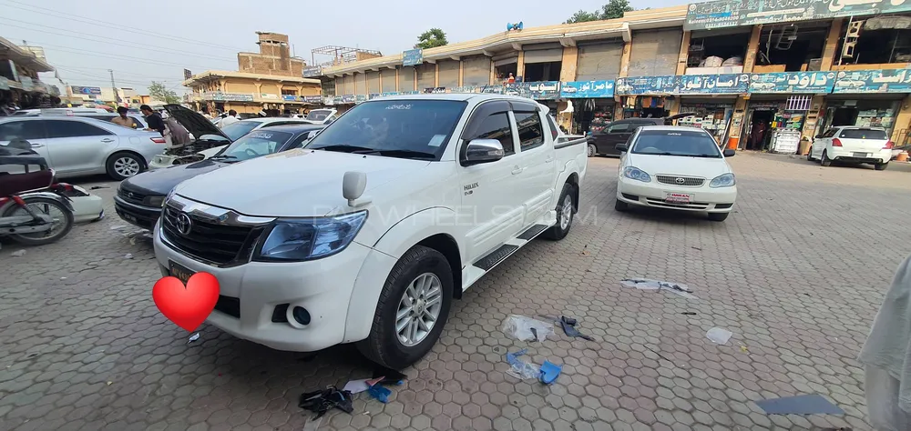 Toyota Hilux 2015 for Sale in Peshawar Image-1