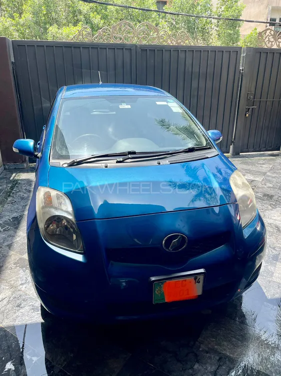 Toyota Vitz 2010 for Sale in Lahore Image-1