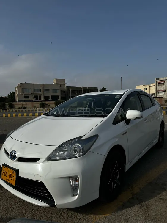 Toyota Prius 2013 for Sale in Karachi Image-1