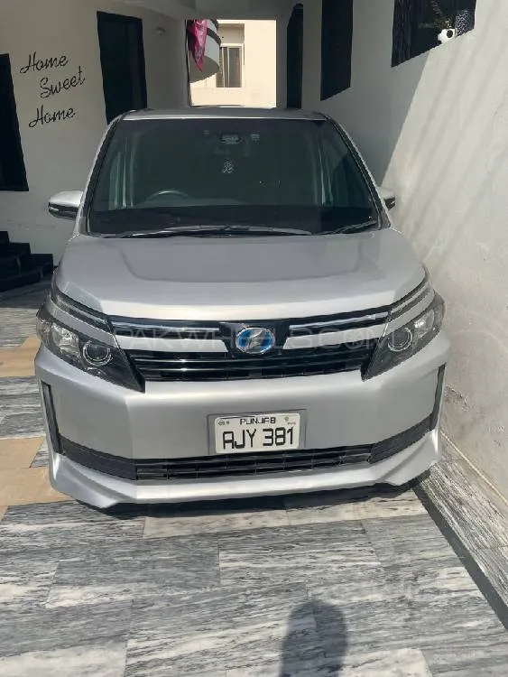 Toyota Voxy 2016 for Sale in Lahore Image-1