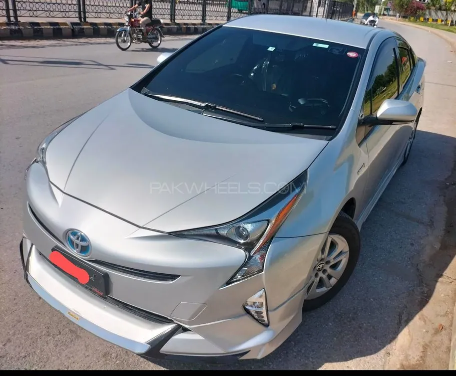 Toyota Prius 2017 for Sale in Peshawar Image-1