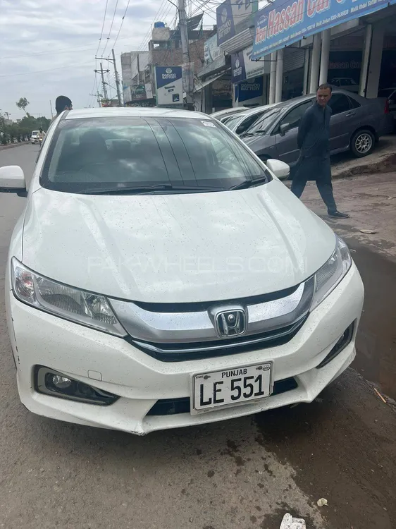 Honda Grace Hybrid 2015 for Sale in Multan Image-1