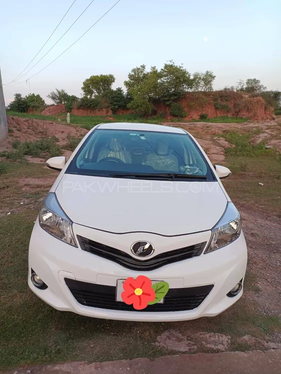 Toyota Vitz 2014 for Sale in Chaklala Image-1