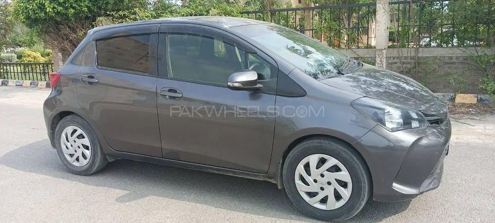 Toyota Vitz 2015 for Sale in D.G.Khan Image-1