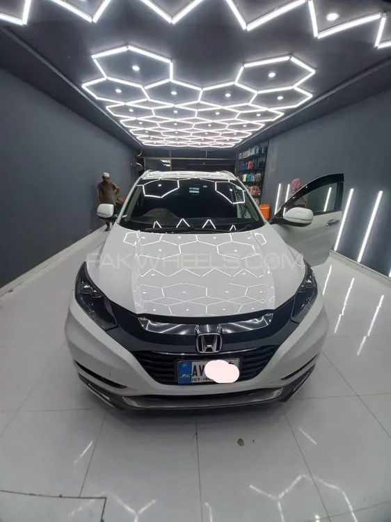 Honda Vezel 2015 for Sale in Islamabad Image-1