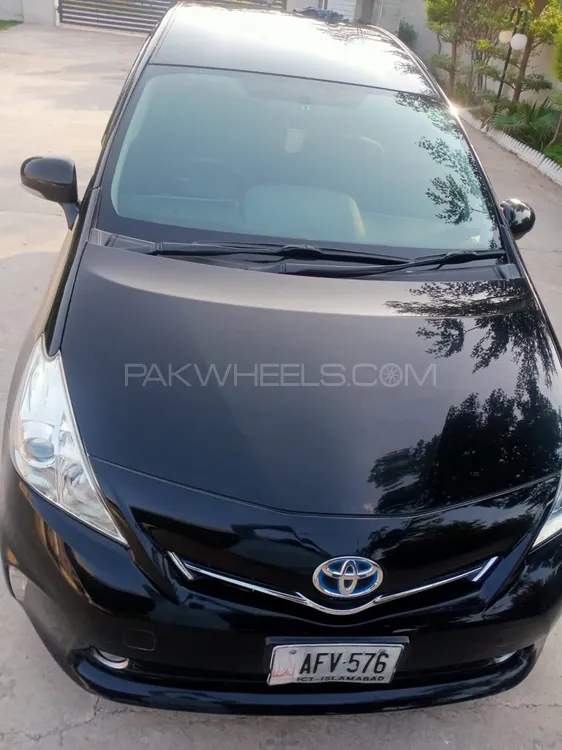 Toyota Prius Alpha 2014 for Sale in Rawalpindi Image-1