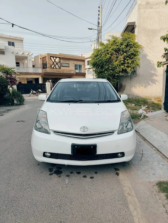Toyota Prius 2007 for Sale in Lahore Image-1