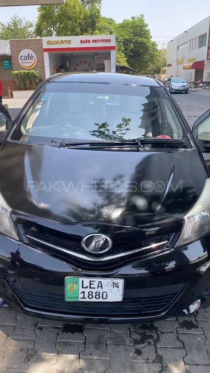 Toyota Vitz 2012 for Sale in Lahore Image-1