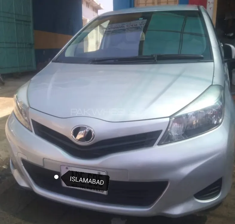 Toyota Vitz 2013 for Sale in Mardan Image-1