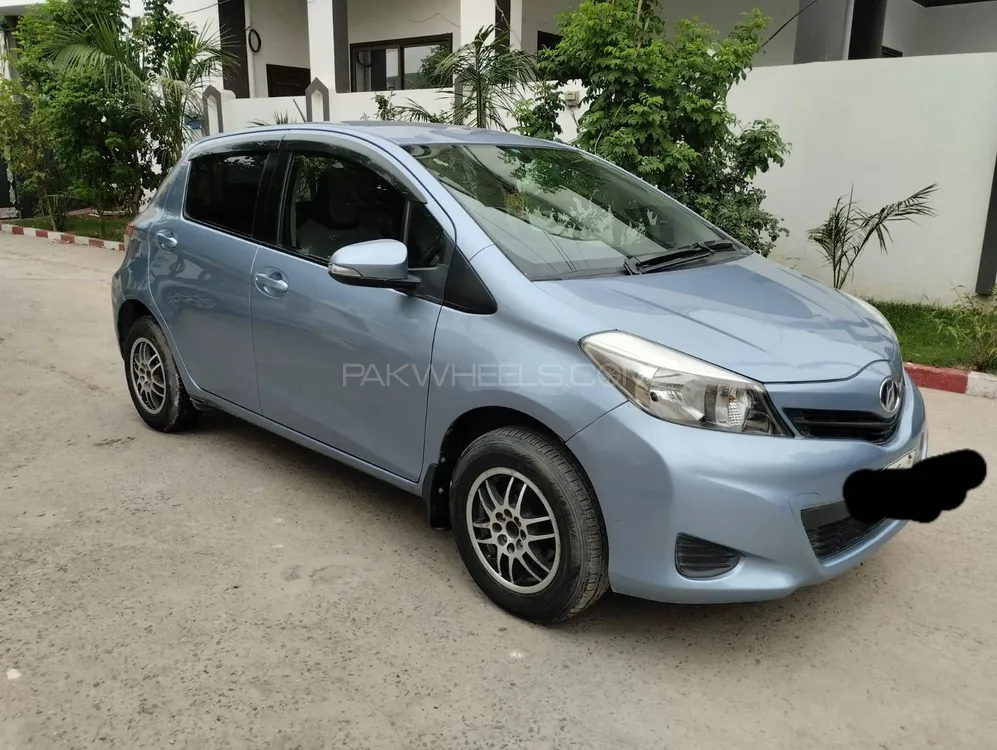 Toyota Vitz 2011 for Sale in Lahore Image-1