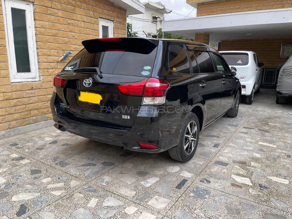 Toyota Corolla Fielder 2015 for Sale in Karachi Image-1
