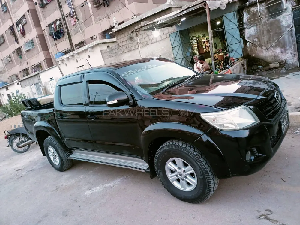 Toyota Hilux 2013 for Sale in Karachi Image-1