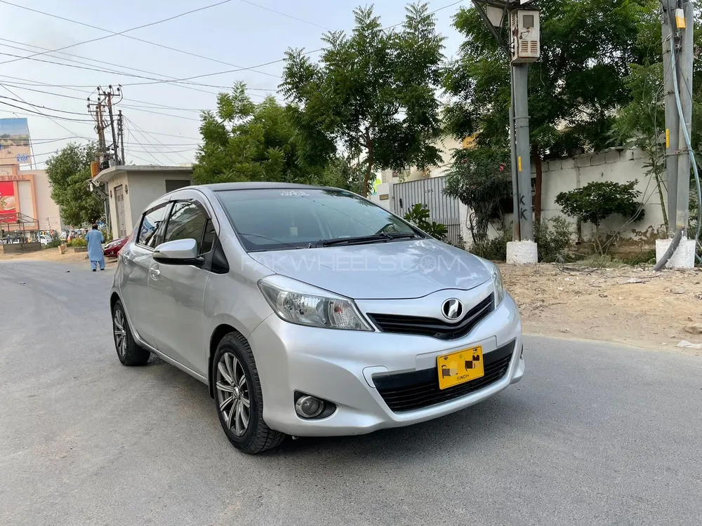 Toyota Vitz 2014 for Sale in Karachi Image-1