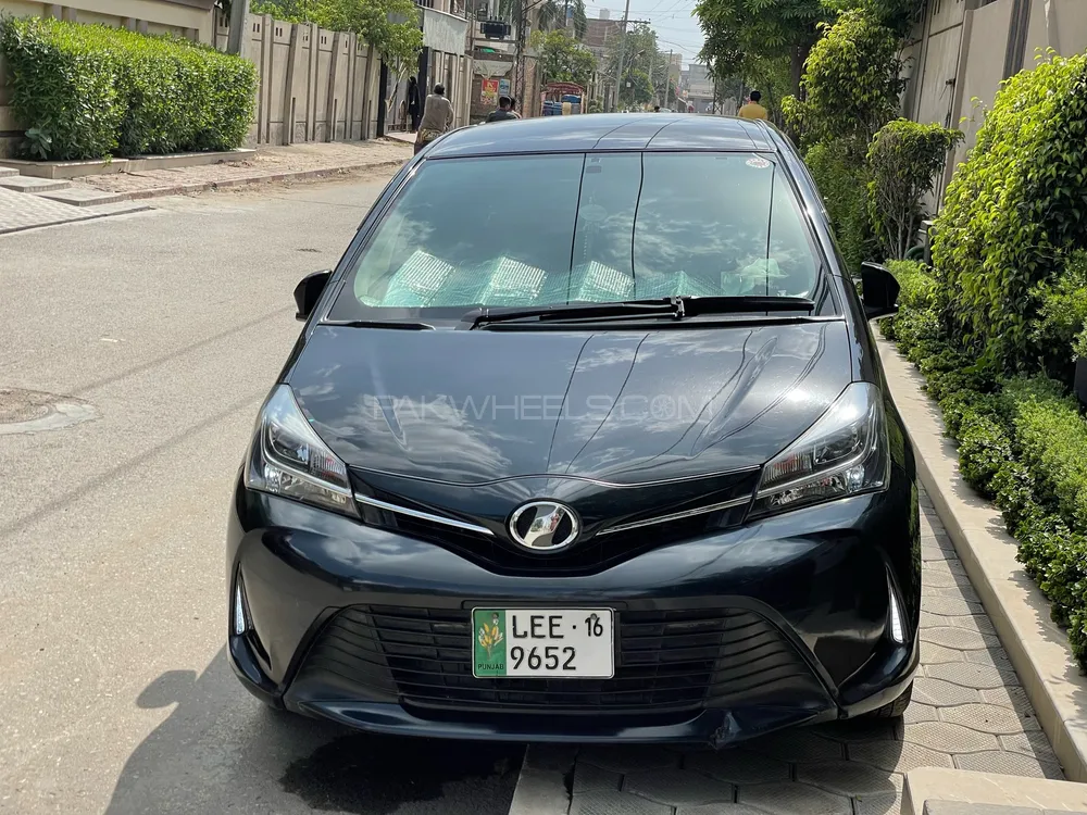 Toyota Vitz 2016 for Sale in Faisalabad Image-1