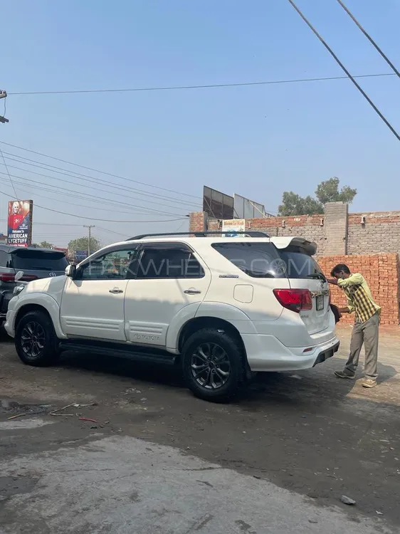 Toyota Fortuner 2015 for Sale in Lahore Image-1