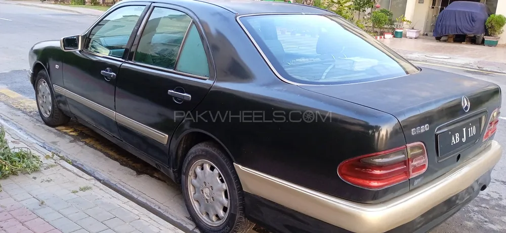 Mercedes Benz E Class 1996 for Sale in Lahore Image-1