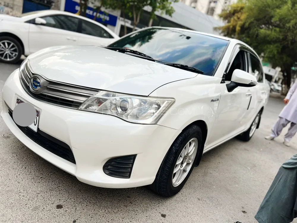 Toyota Corolla Axio 2014 for Sale in Karachi Image-1