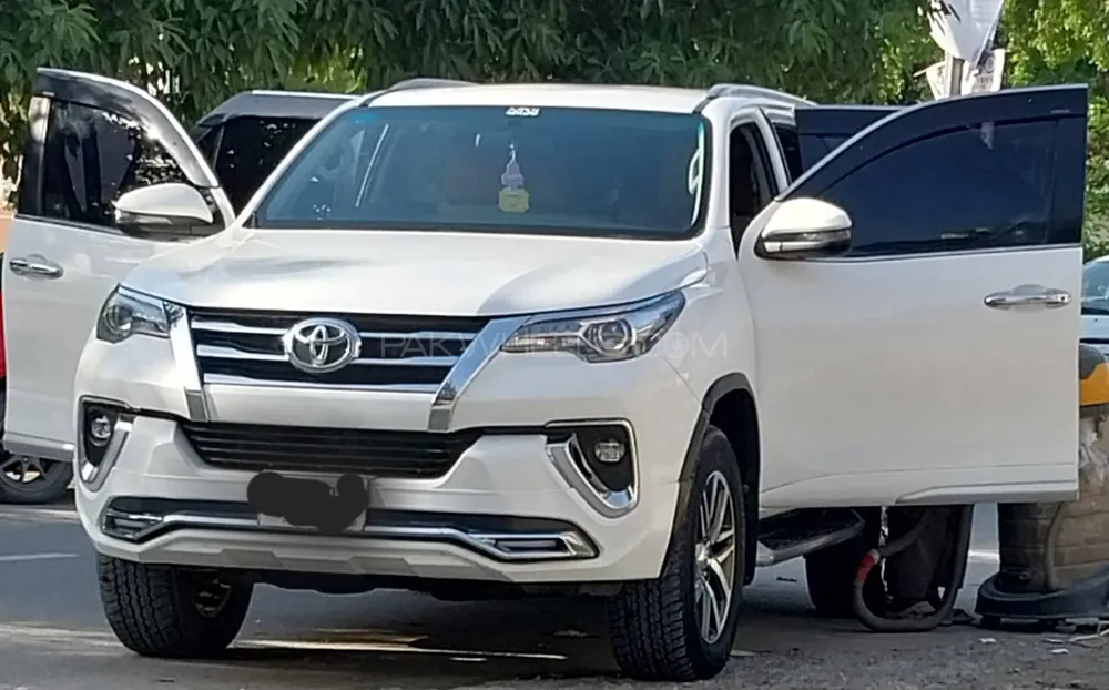 Toyota Fortuner 2018 for Sale in Islamabad Image-1