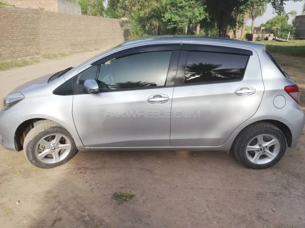Toyota Vitz 2013 for Sale in Islamabad Image-1