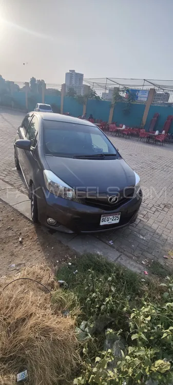 Toyota Vitz 2012 for Sale in Karachi Image-1