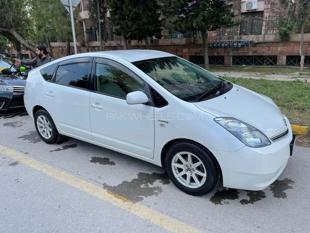 Toyota Prius 2007 for Sale in Islamabad Image-1