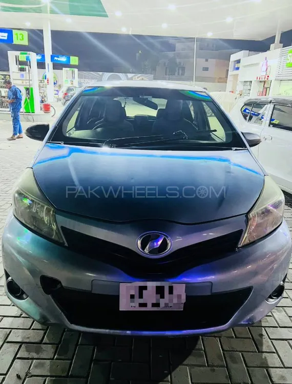 Toyota Vitz 2012 for Sale in Islamabad Image-1