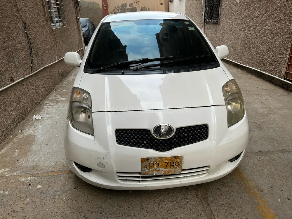 Toyota Vitz 2005 for Sale in Karachi Image-1