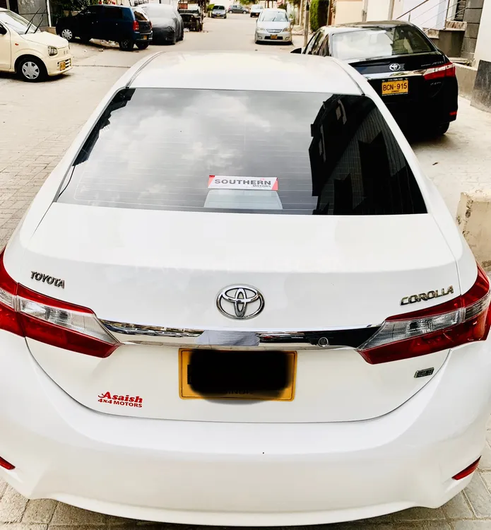 Toyota Corolla 2015 for Sale in Karachi Image-1
