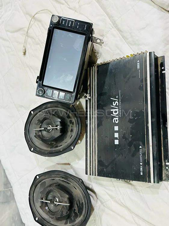 4 Channel amplifier 2 speaker or orignal screen  Image-1