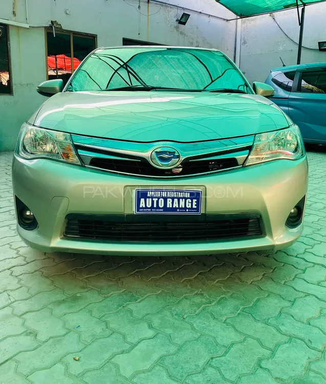 Toyota Corolla Axio 2013 for Sale in Lahore Image-1