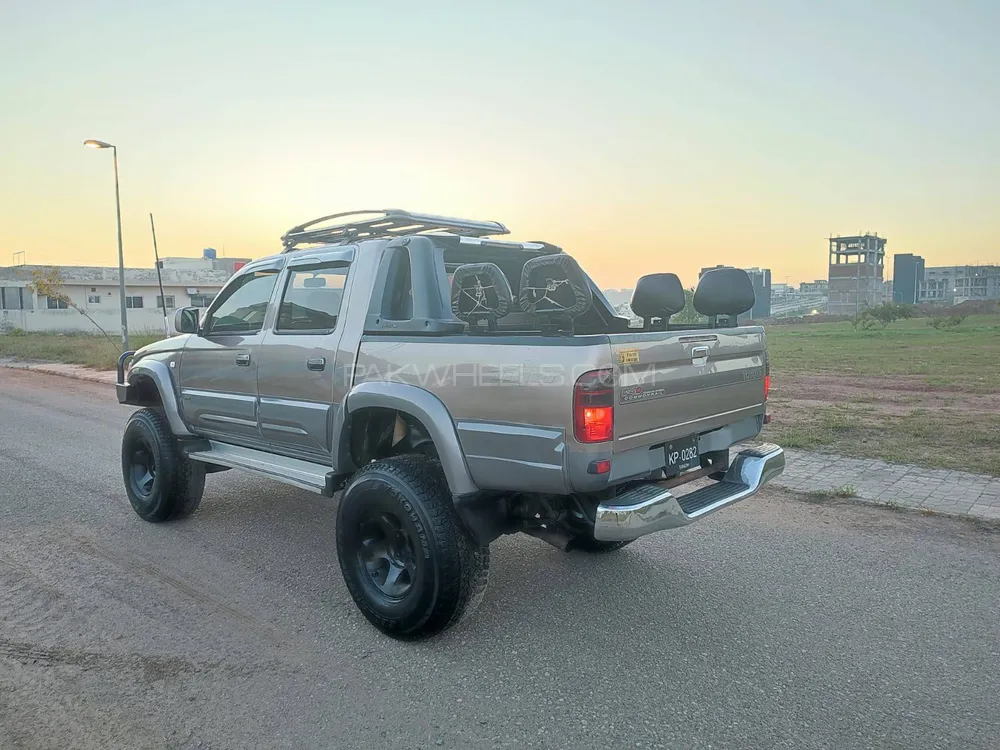 Toyota Hilux 2004 for Sale in Islamabad Image-1