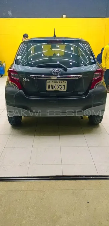 Toyota Vitz 2016 for Sale in Gujrat Image-1
