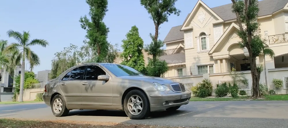 Mercedes Benz C Class 2004 for Sale in Lahore Image-1