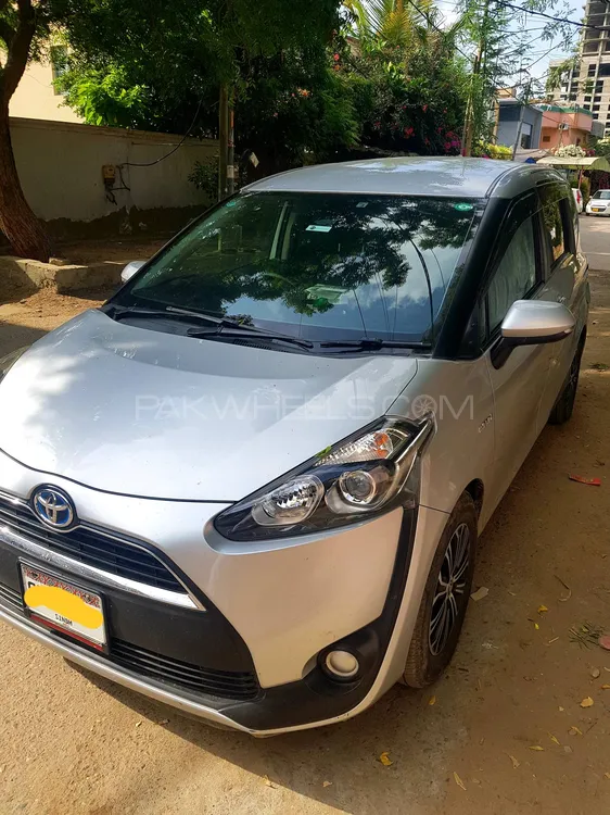 Toyota Sienta 2016 for Sale in Karachi Image-1