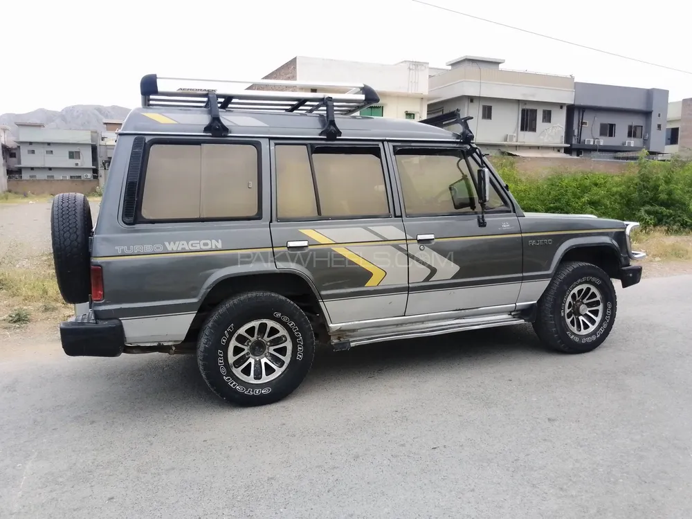 Mitsubishi Pajero 1986 for Sale in Peshawar Image-1