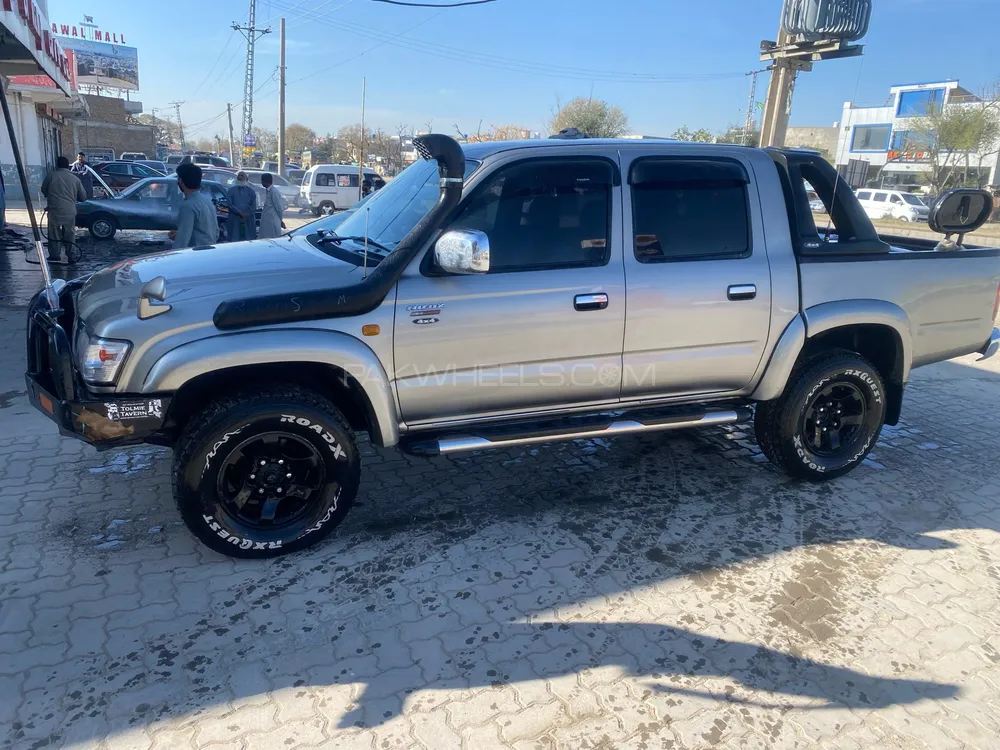 Toyota Hilux 2002 for Sale in Wah cantt Image-1