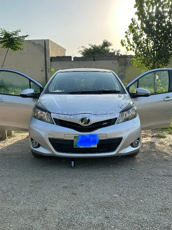 Toyota Vitz 2012 for Sale in Attock Image-1