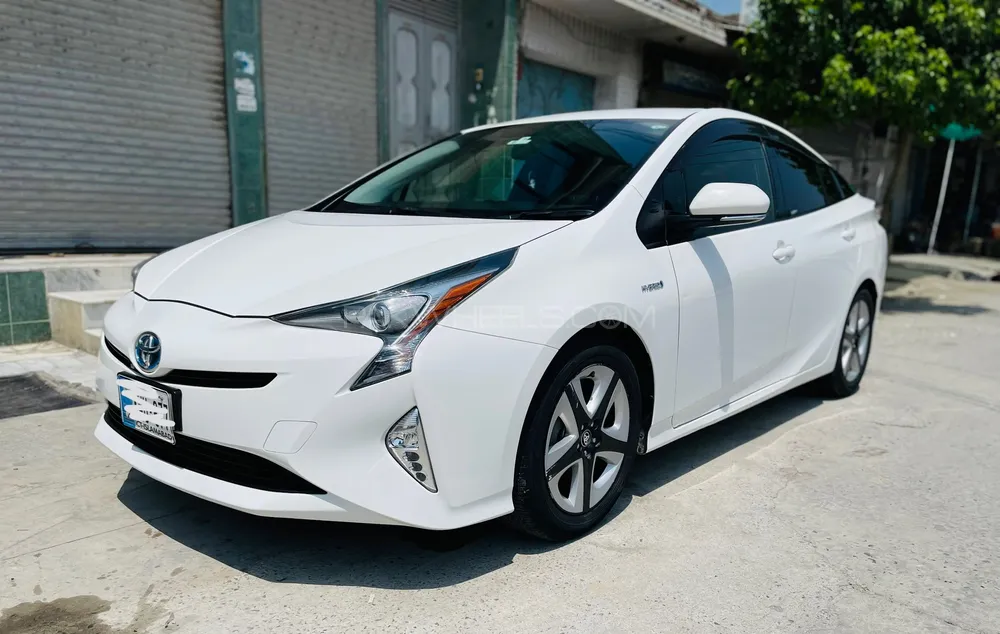 Toyota Prius 2018 for Sale in Haripur Image-1