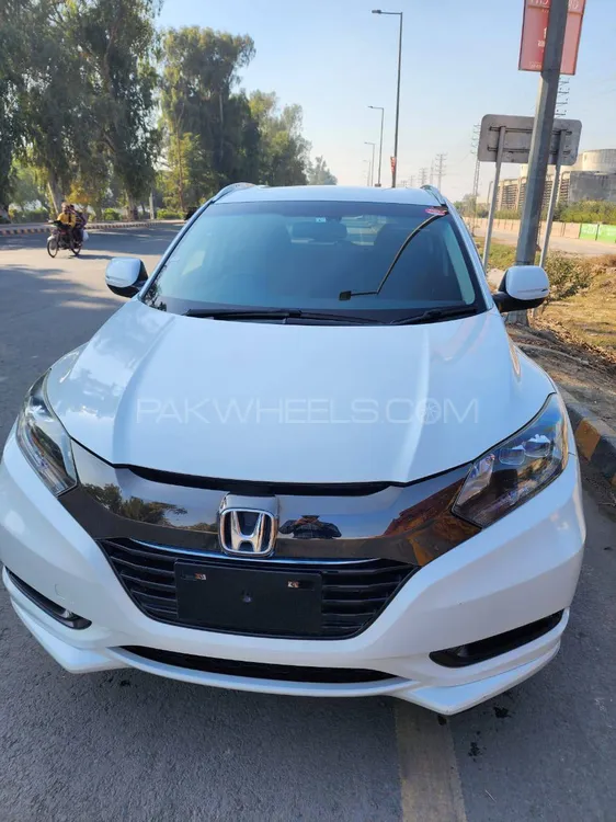 Honda Vezel 2017 for Sale in Faisalabad Image-1