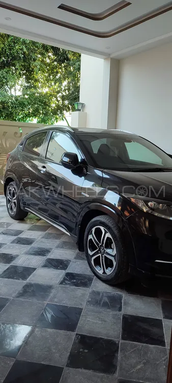 Honda Vezel 2017 for Sale in Islamabad Image-1