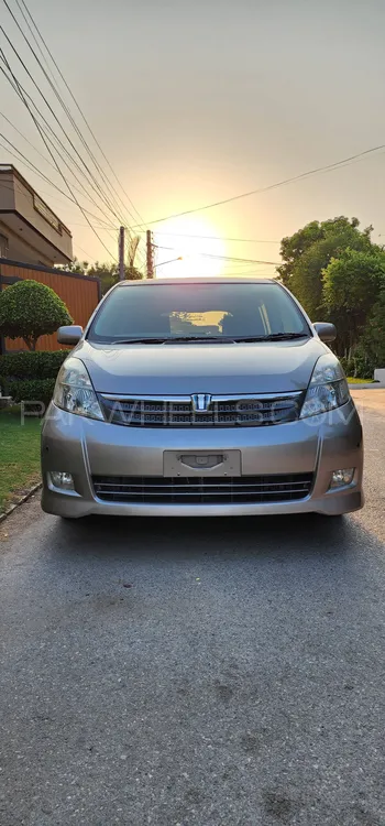 Toyota ISIS 2007 for Sale in Peshawar Image-1